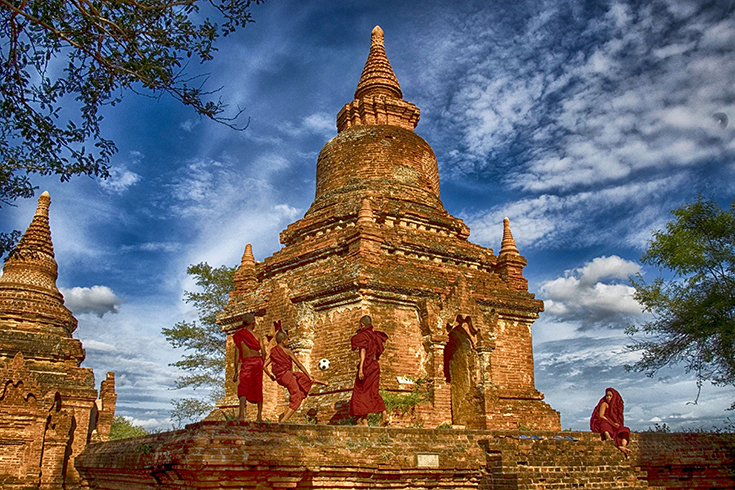 Private photo tours Myanmar